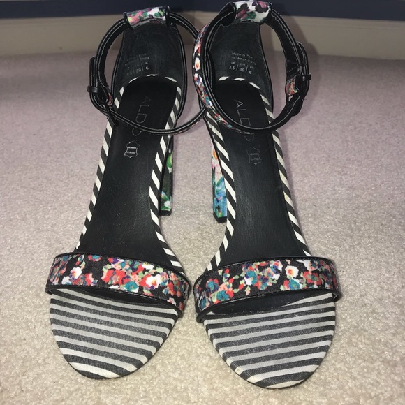 Strappy heels - Picture 2 of 5